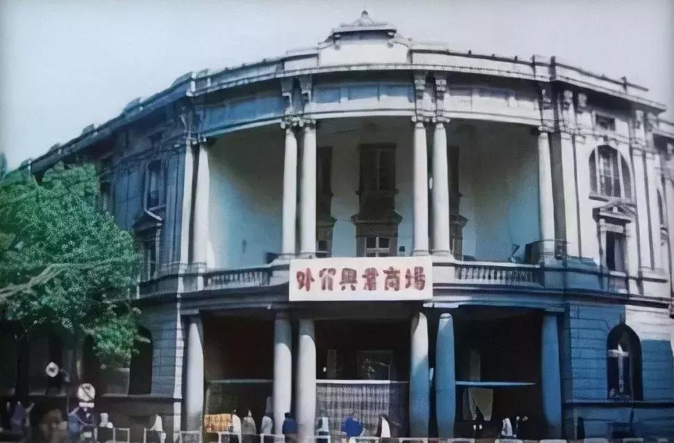 星巴克百年建筑,星巴克翻新