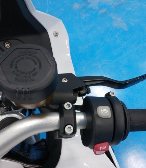 中了香港骑警的毒，拿下宝马F800GT，鲍鱼刹车、皮带传动、单臂摇