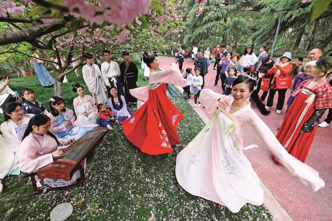 汉服逐渐向道教发展,汉服复兴从娃娃抓起