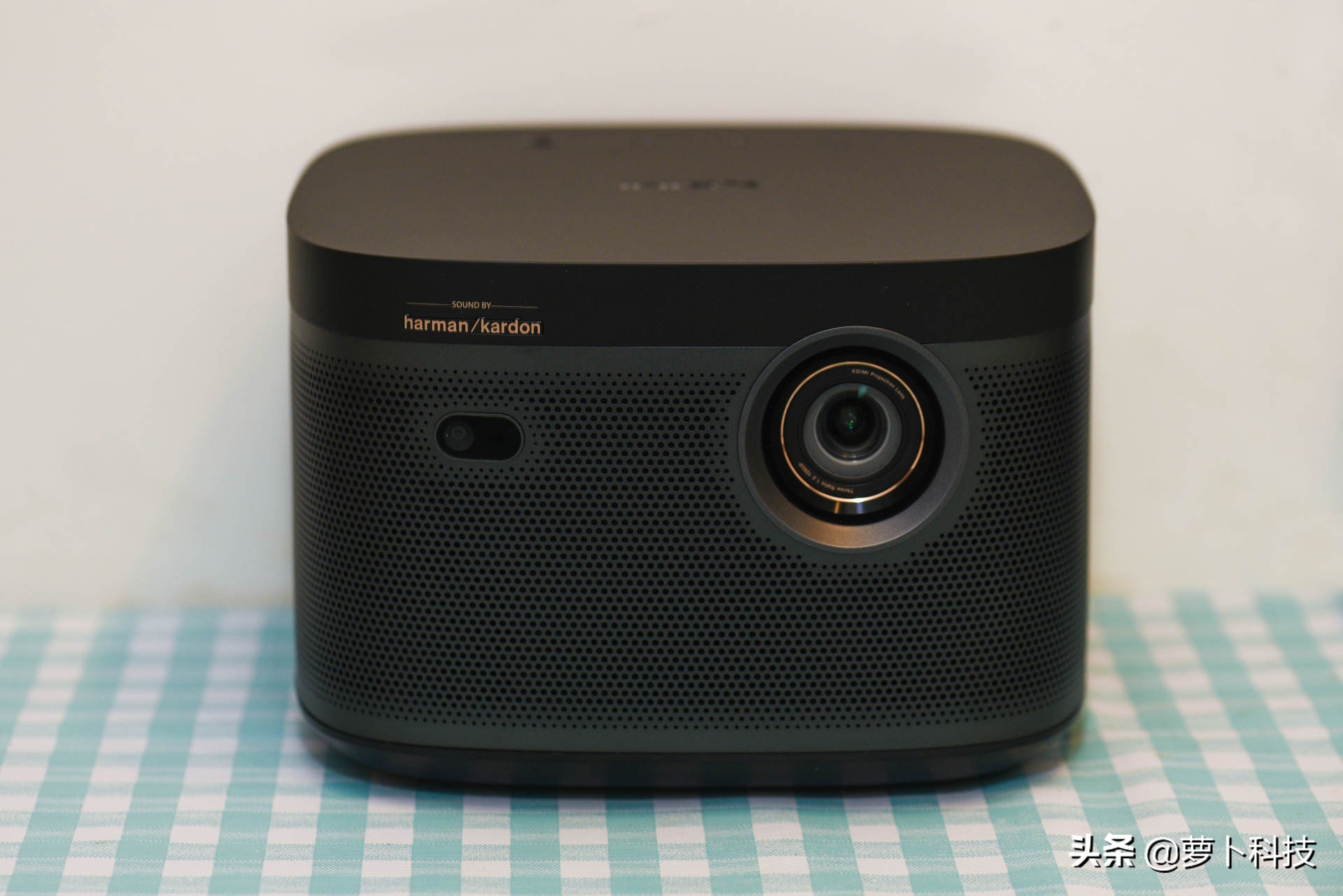 家用投影评测大眼橙,极米z8x用什么投影幕布比较好