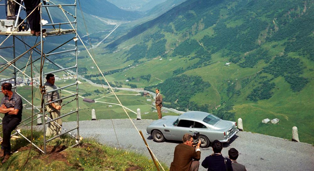 英国超豪超跑婉拒吉利,年亏10亿高管离职,12万北京富翁买账几何