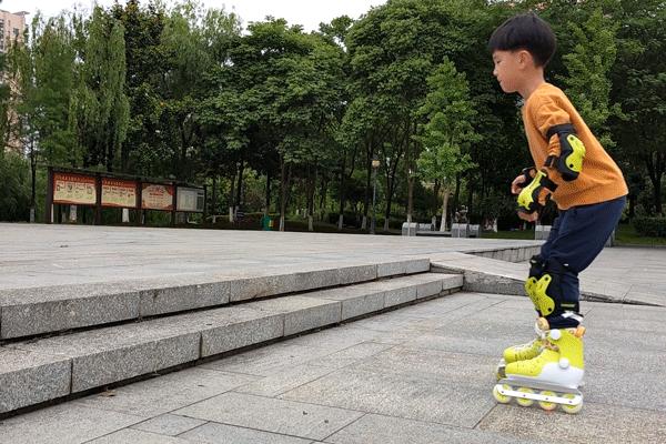 世界上滑得最快的风火轮轮滑鞋,给儿童用什么轮滑鞋