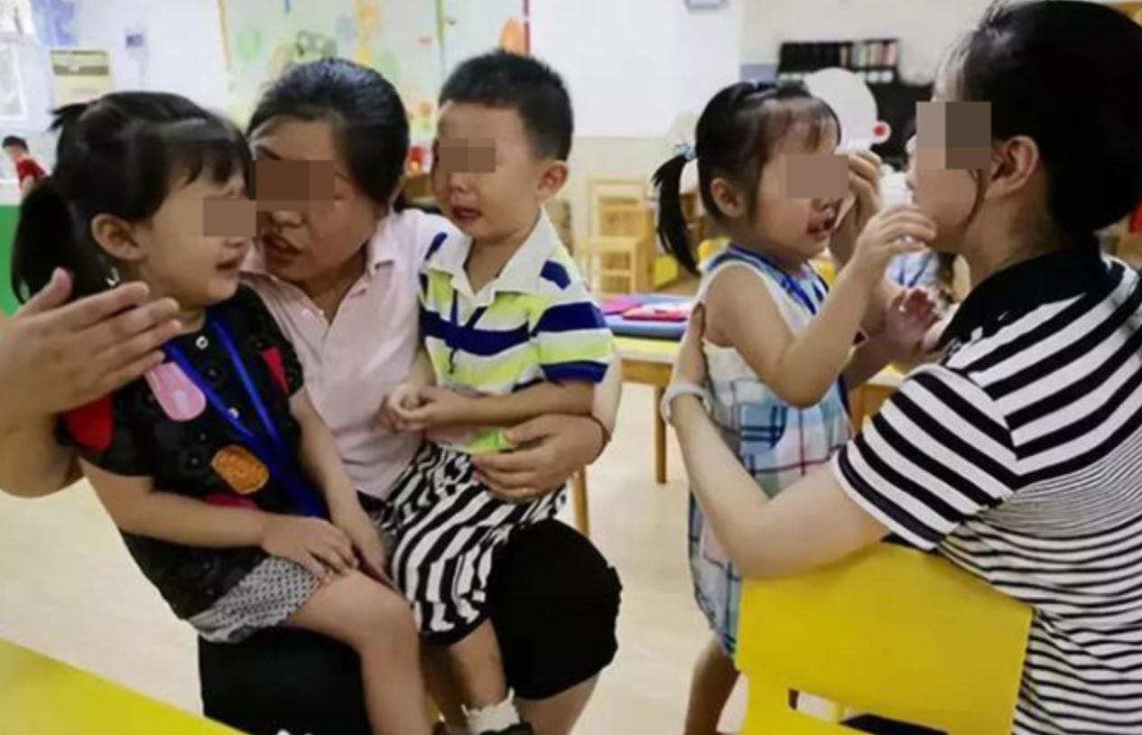孩子幼儿园被欺负,父母如何处理?4个妙招解决幼儿园*力暴**