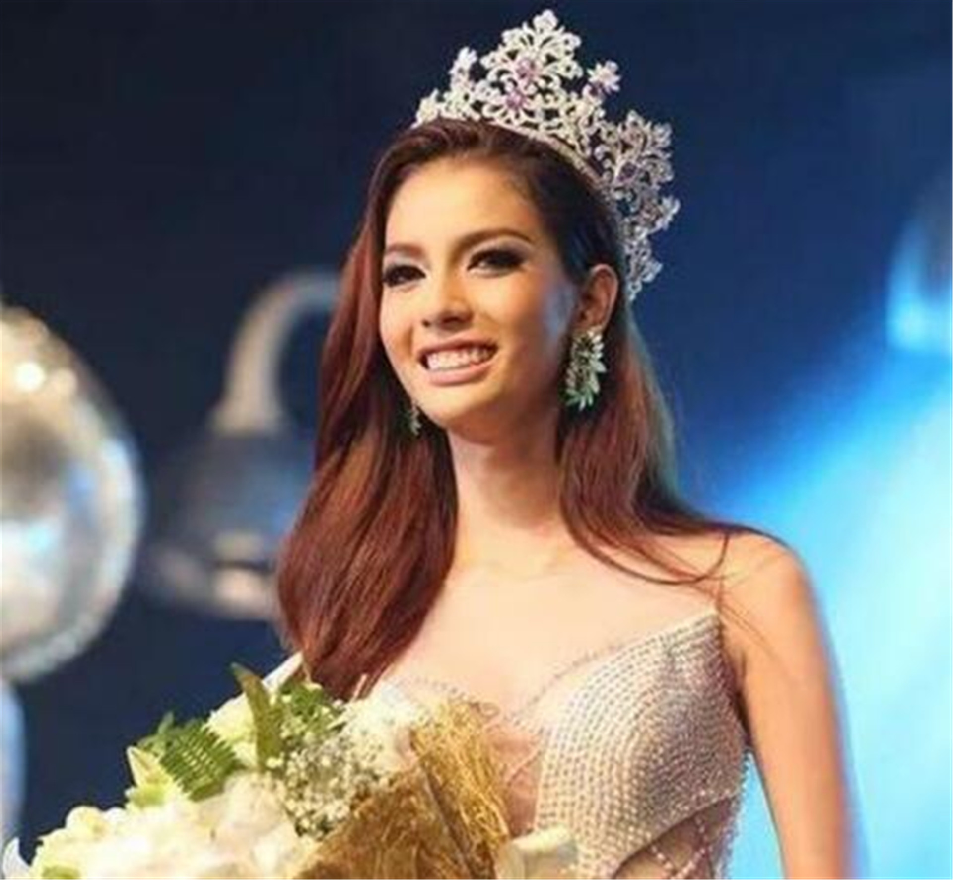 泰国最美人妖皇后拒绝富豪,泰国皇后被中国人娶