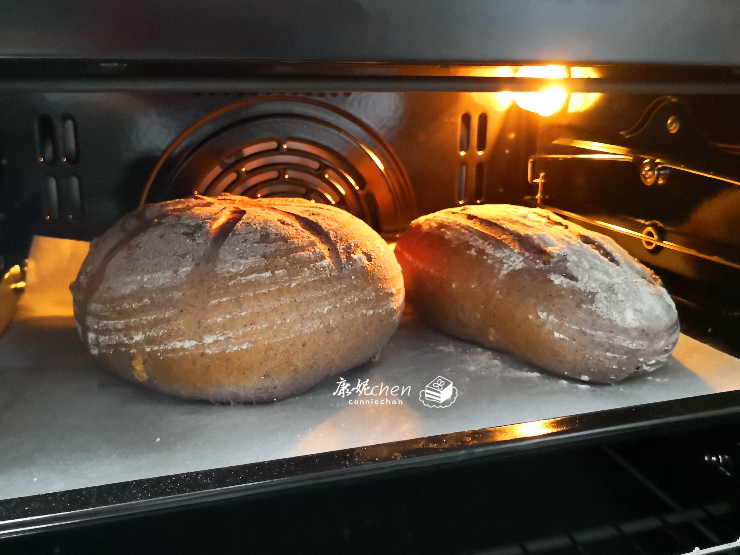 早餐营养面包黑米,黑米泡好后打成糊揉面做面包