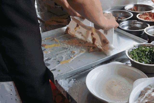 天津特色美食天津煎饼果子 (天津风味小吃三绝)