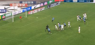 伟大的2-1！中超升班马爆发，裁判给点球引争议，板着脸解释