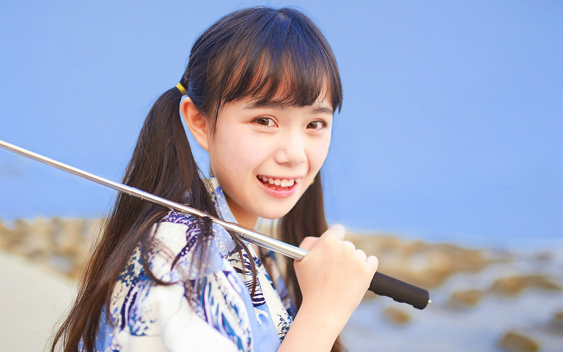 男人说忙不主动联系你还说要理解,男人总说忙不联系女人是什么意思