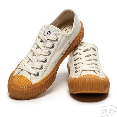 买帆布鞋要买大一号吗,vans和匡威哪双鞋适合入手