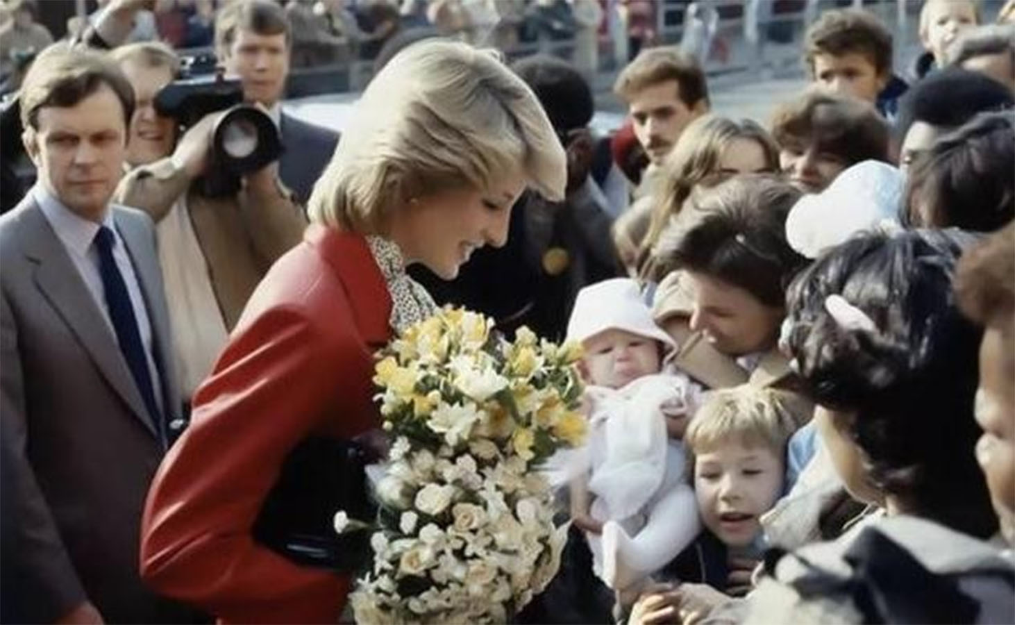 1983年戴安娜带小威廉出访澳洲，母子大出风头，查尔斯沦为背景板