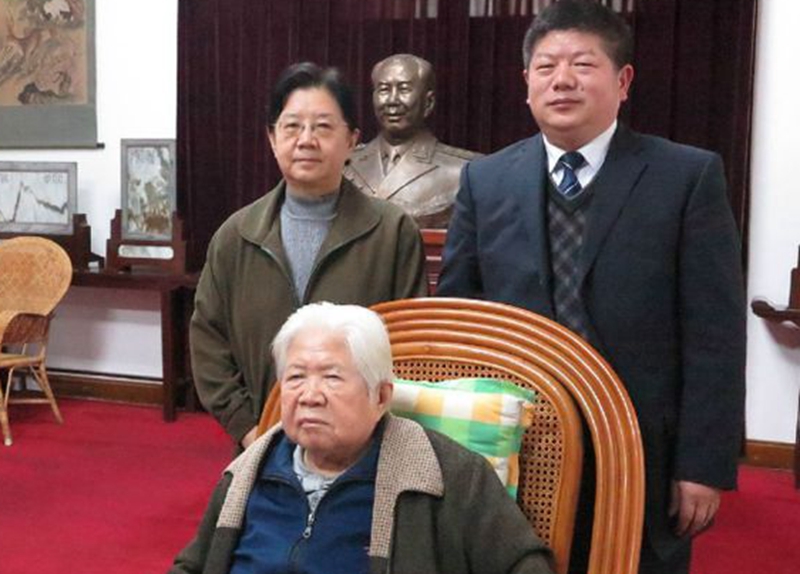 *警武**部队的第一位女将军，九一三事件后恢复自由，父亲是开国上将