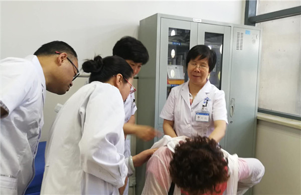 ​健康扶贫下基层京津冀皮肤病专家公益巡诊走进滦南县医院