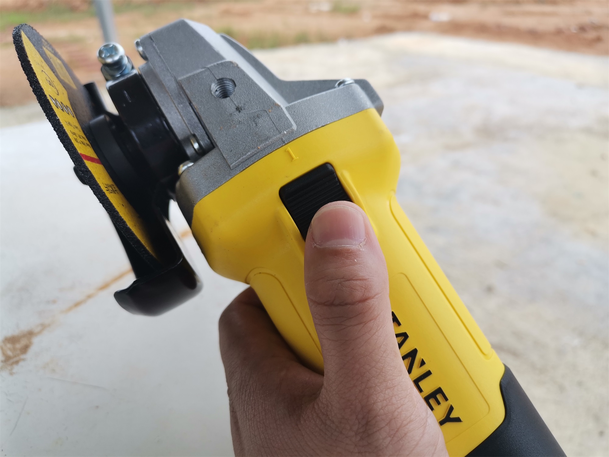 史丹利sg7100角磨机怎么用,史丹利7100角磨机质量好吗