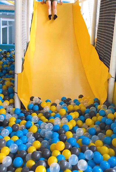 滑滑梯和蹦床乐园,弹力空间蹦床滑梯