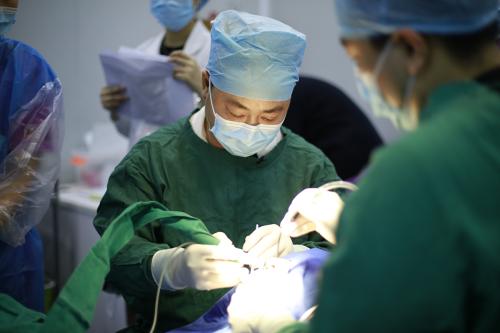 慢性骨脓肿怎么治疗最好,经常牙槽脓肿是怎么回事