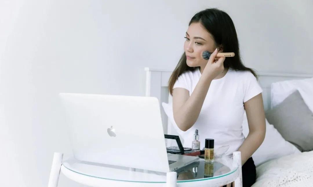 独自逛街独自买单,独自一人逛街好无聊