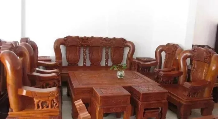 为什么越南那么多黄花梨家具,越南红木为啥那么便宜