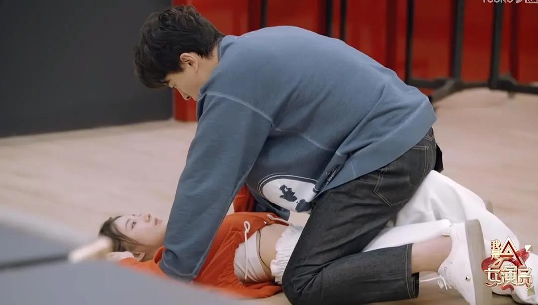 我是女演员：当众表演“侵犯香妃”博眼球，这综艺真丢女演员脸