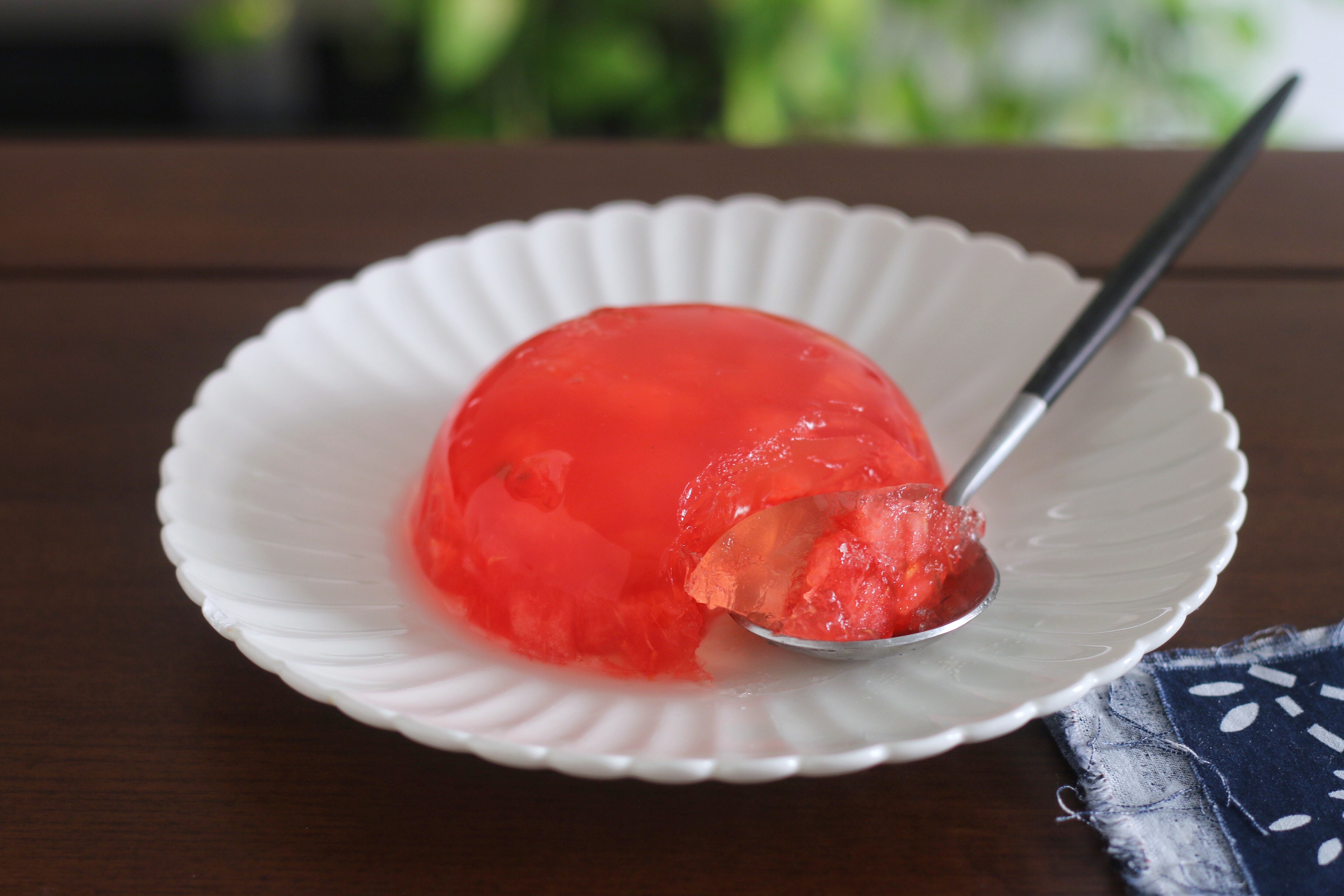 把圆的西瓜做成正方形西瓜果冻,最解暑的果冻西瓜怎么做