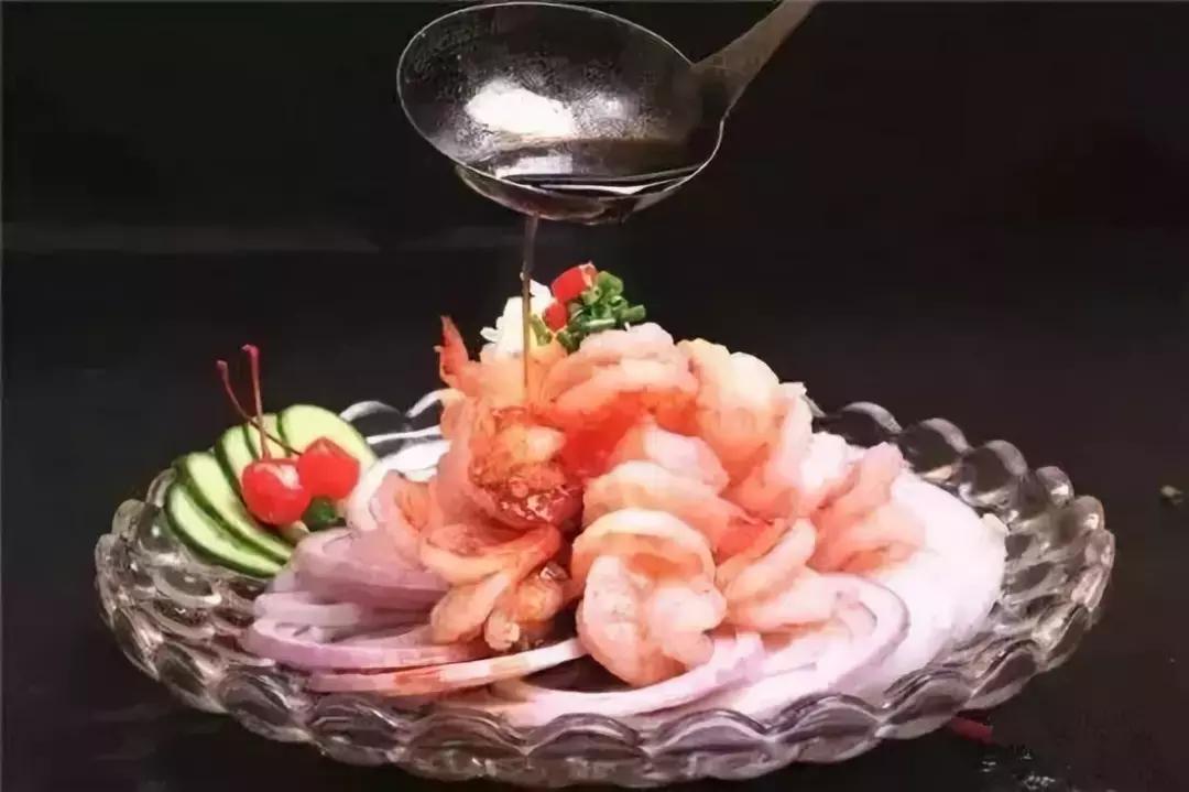 小米虾球创意菜品,金丝沙拉虾球的菜品特点