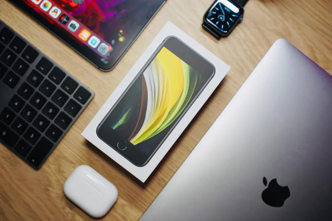 新款iphonese到底适不适合买,iphonese现在值得入手吗