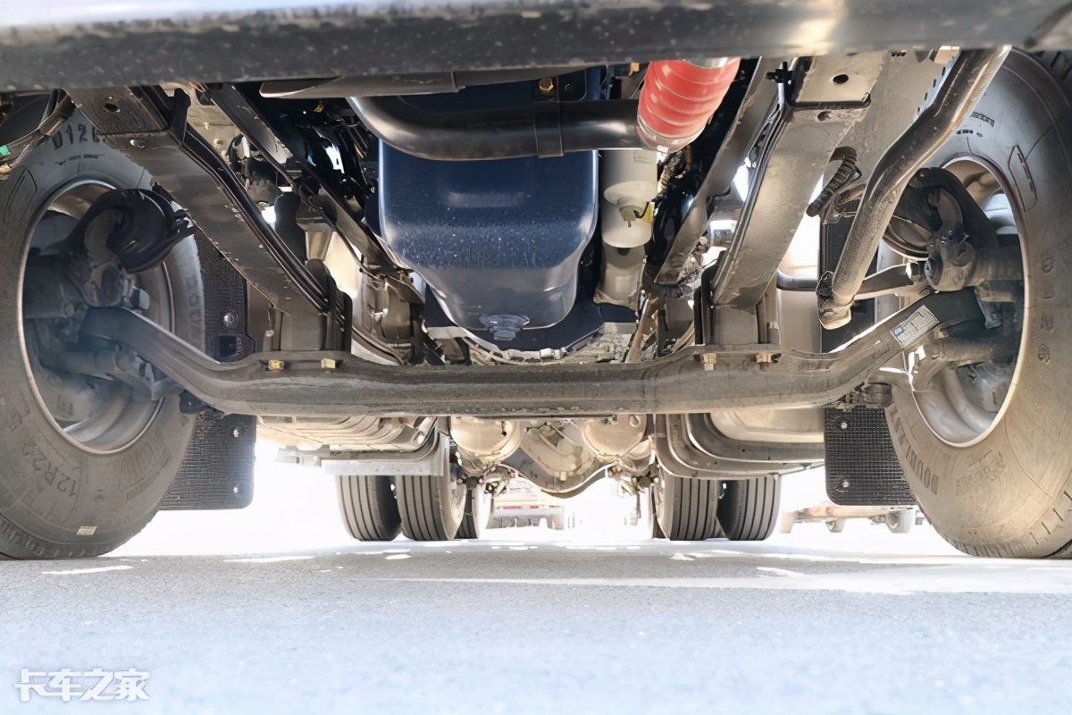 德龙新m3000国六天然气牵引车自重,最新款陕汽德龙新m3000牵引车