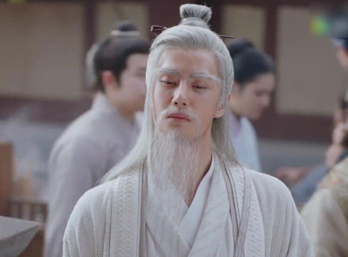 谁的白发造型惊艳到你了,首次大胆尝试白发造型