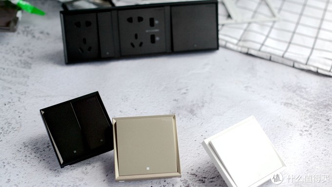 施耐德皓呈系列小夜灯现场效果,施耐德颜值开关插座