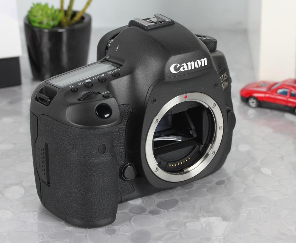 佳能哪款入门级单反相机性价比高,佳能最具性价比的全画幅单反