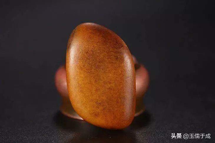 和田玉红沁和黄沁哪个更罕见,和田玉黄沁红沁哪个好