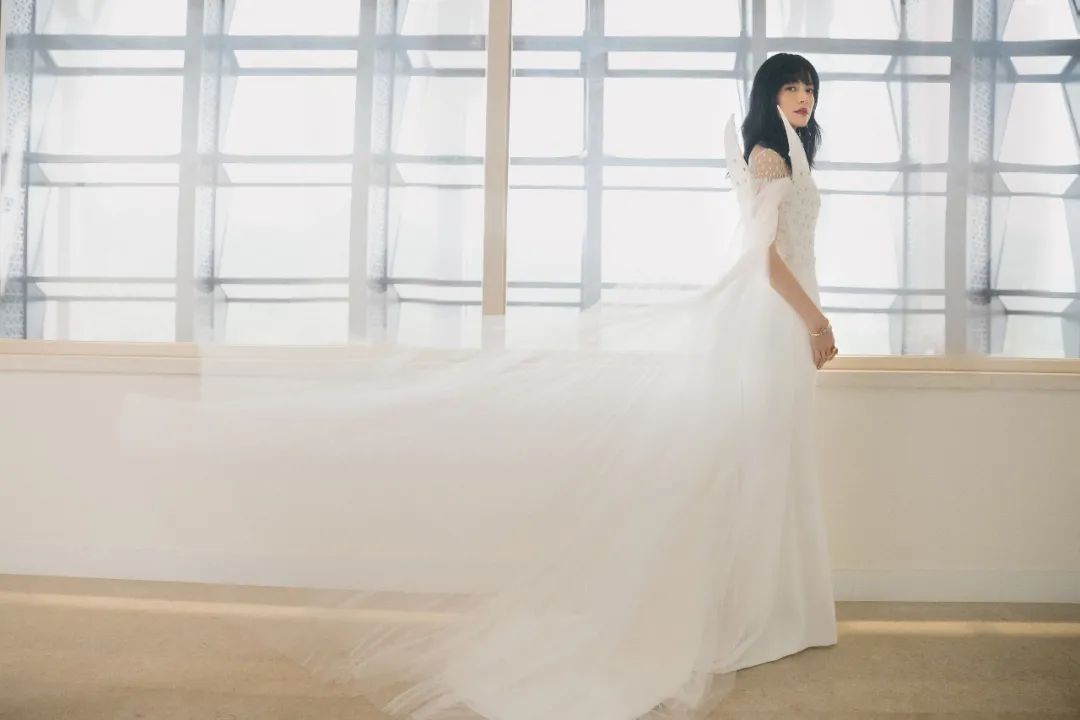 陈坤和巩俐走红毯颁奖,巩俐戛纳红毯惊艳全球