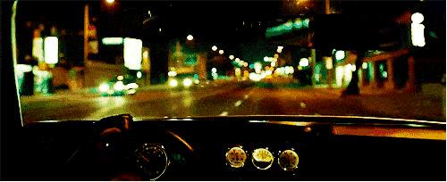 开车强光刺眼导致的车祸,夜晚行车路灯刺眼造成事故怎么办