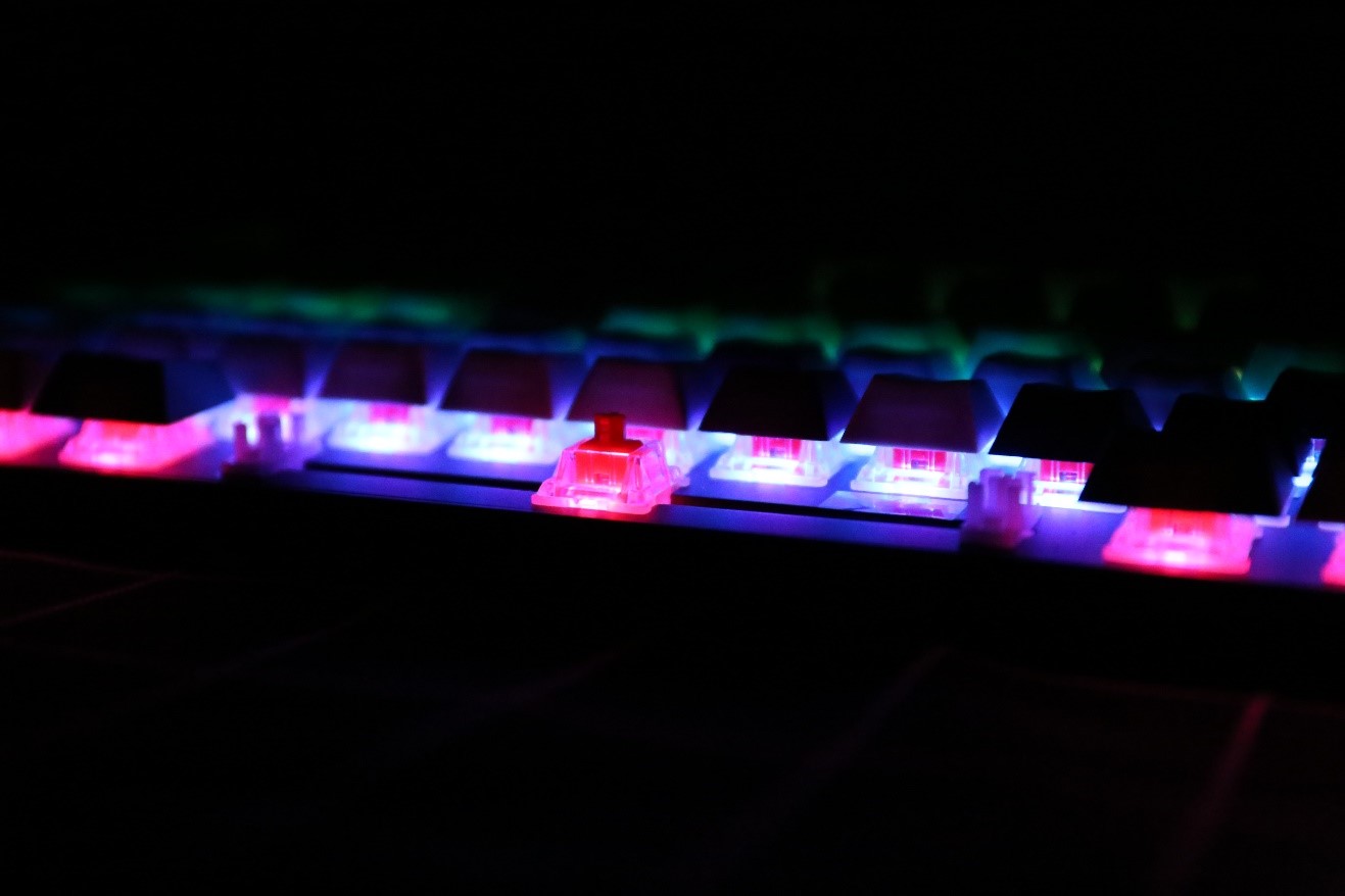 荣耀联名cherry推出电竞机械键盘,樱桃x荣耀联名键盘价格