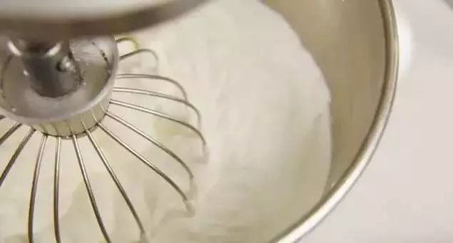 奶油打发不稳定怎么拯救,乳脂奶油和动物奶油打发对比