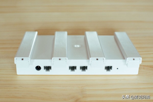 华为凌霄四核ws7200,华为ws5200增强版边缘路由器测评