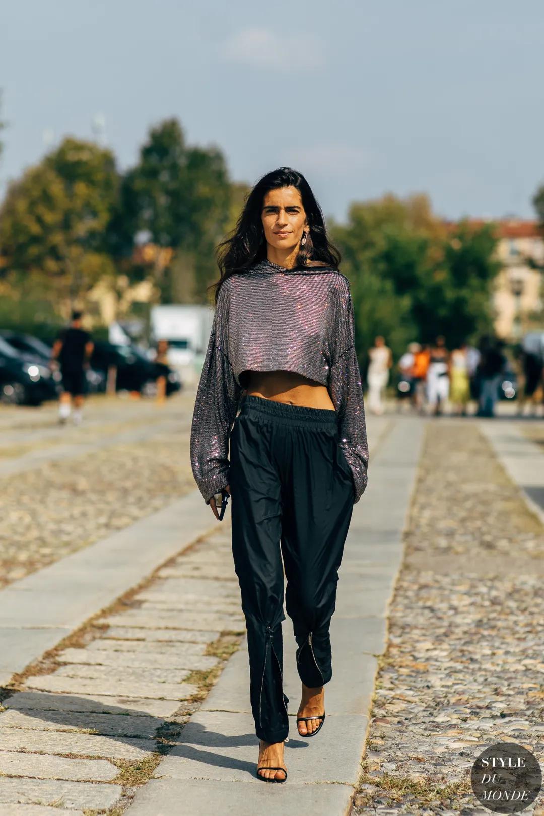 夏季时尚御姐凉鞋穿搭,气质牛皮凉鞋怎么搭配裤子