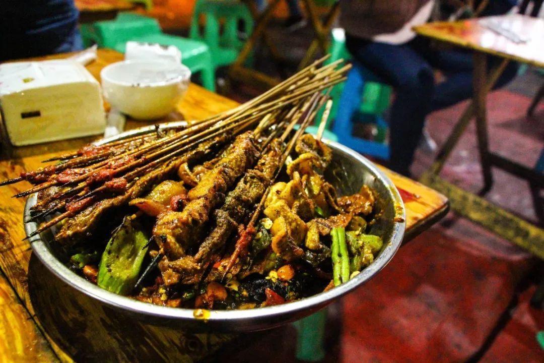 重庆九龙坡小吃一条街夜市,重庆排名第一的美食街