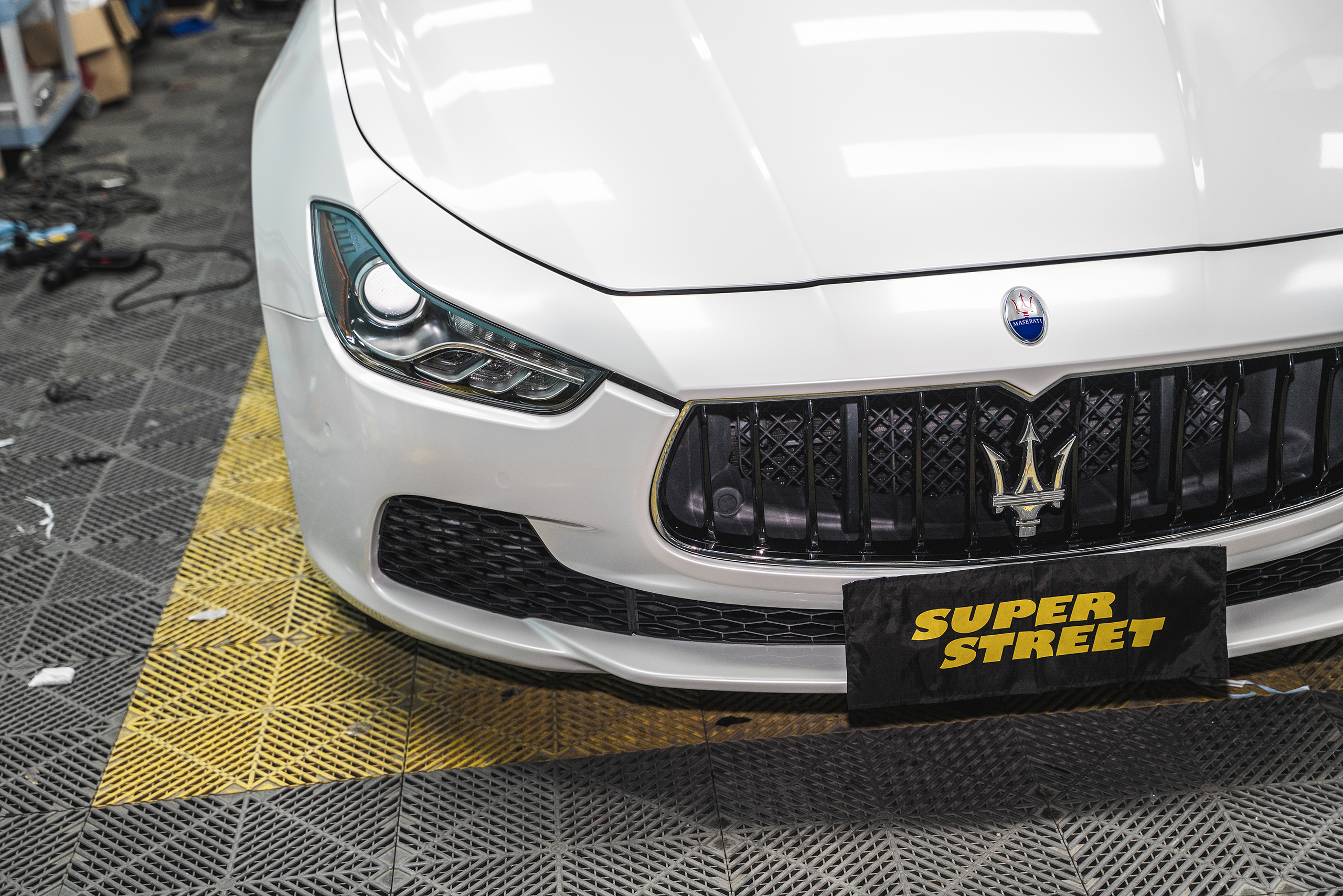 玛莎拉蒂吉博力汽车贴膜改色,superstreet改装