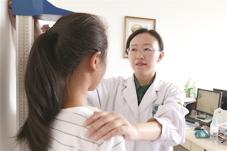 14岁女孩身高160cm还能长高吗,13岁女孩身高155厘米还能长高吗