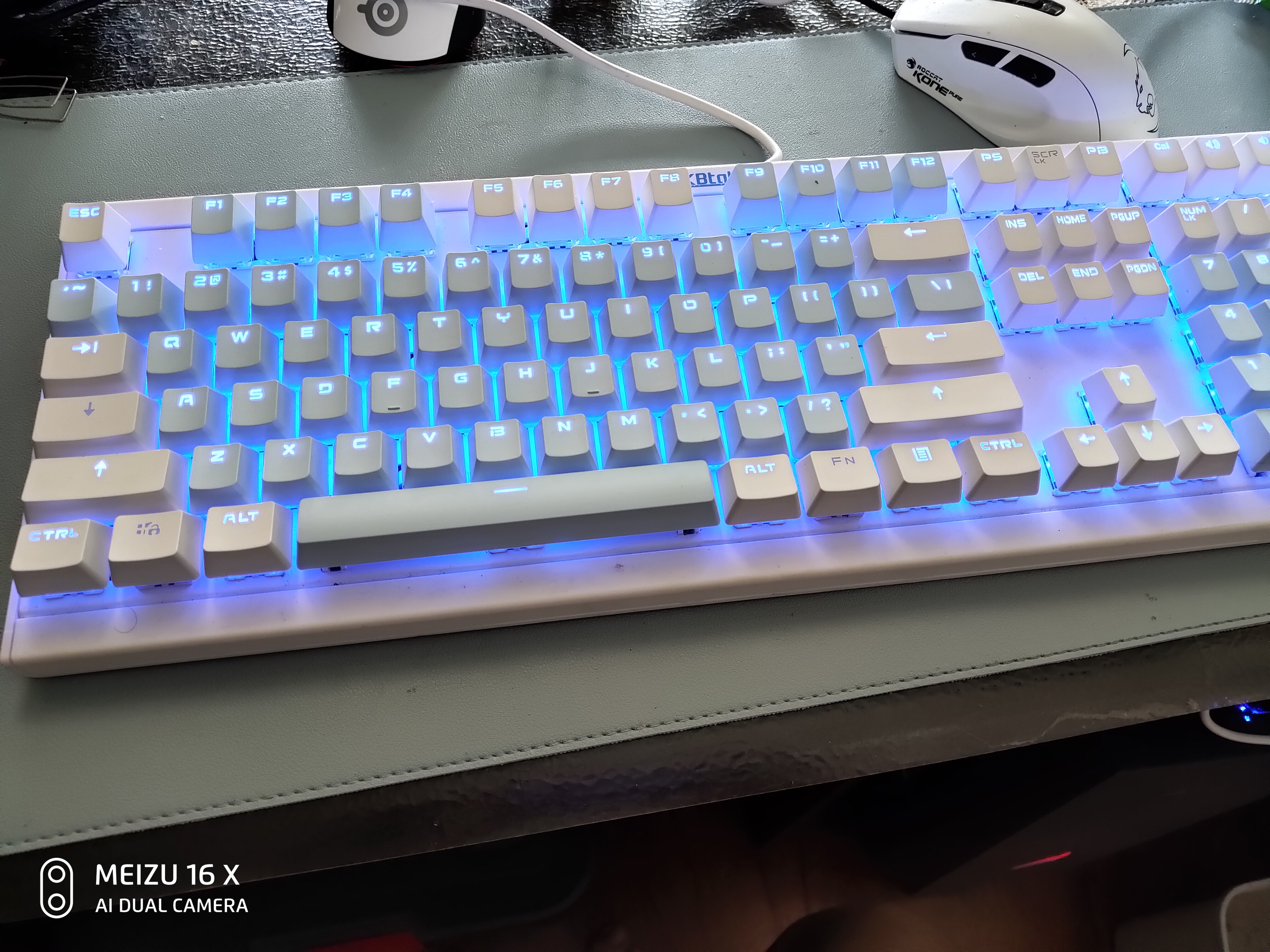 机械键盘樱桃轴与普通轴的区别,入坑机械键盘哪种轴好