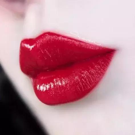 玫红色调的口红推荐,适合夏季的正红色口红