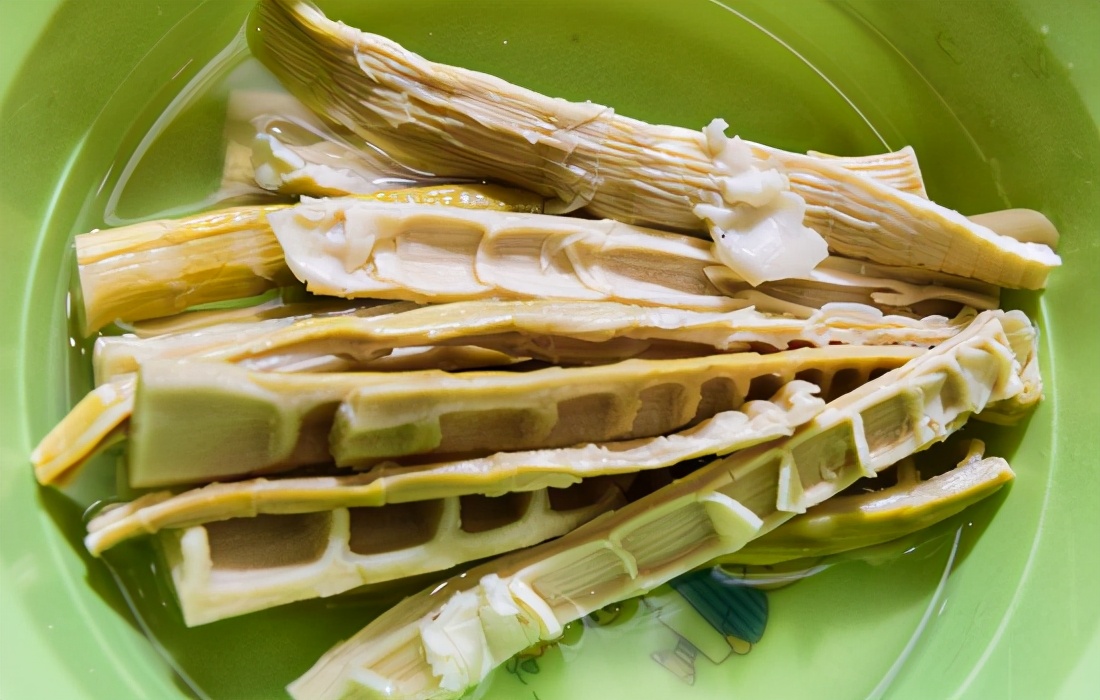 笋干老鸭煲是用春笋还是冬笋,竹笋怎么晒成笋干又嫩又好吃