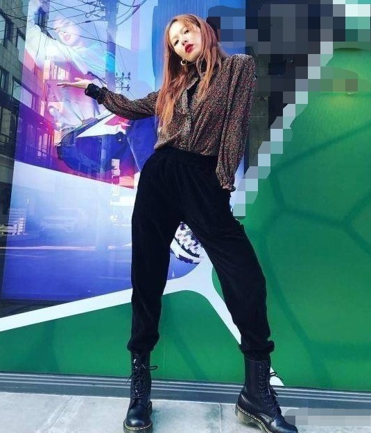 韩国女明星金泫雅粉色裙子跳舞,金泫雅冬日穿搭