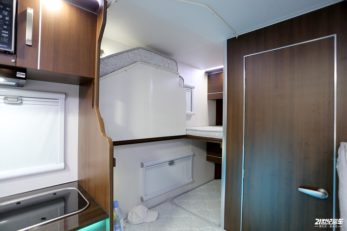 上汽跃进h300轻卡房车详解,上汽跃进h300和h500的区别