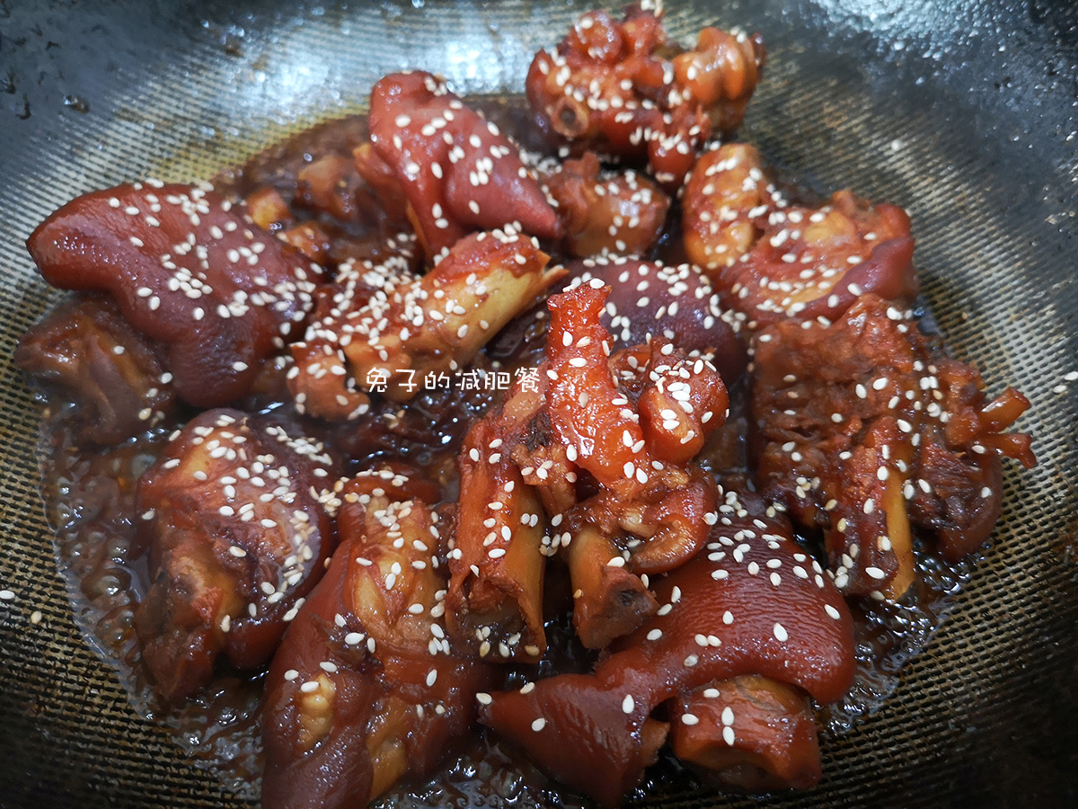 炖肘子和猪蹄软烂脱骨需要多久,如何在家制作软烂脱骨的猪蹄