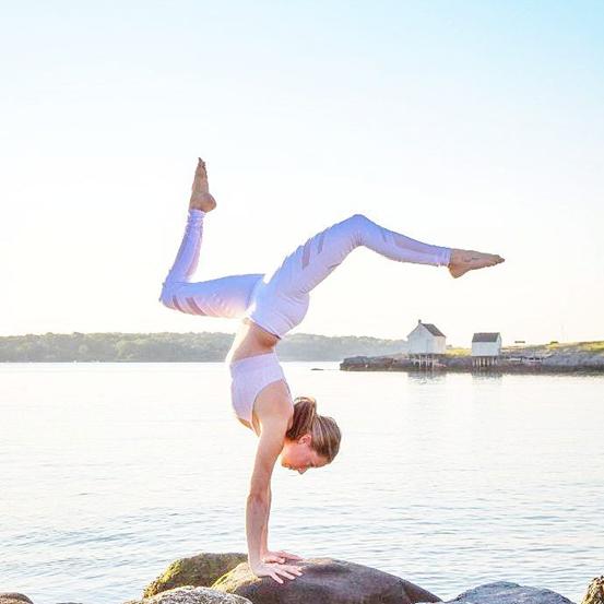 不想练健身了,瑜伽新手可以直接练习普拉提