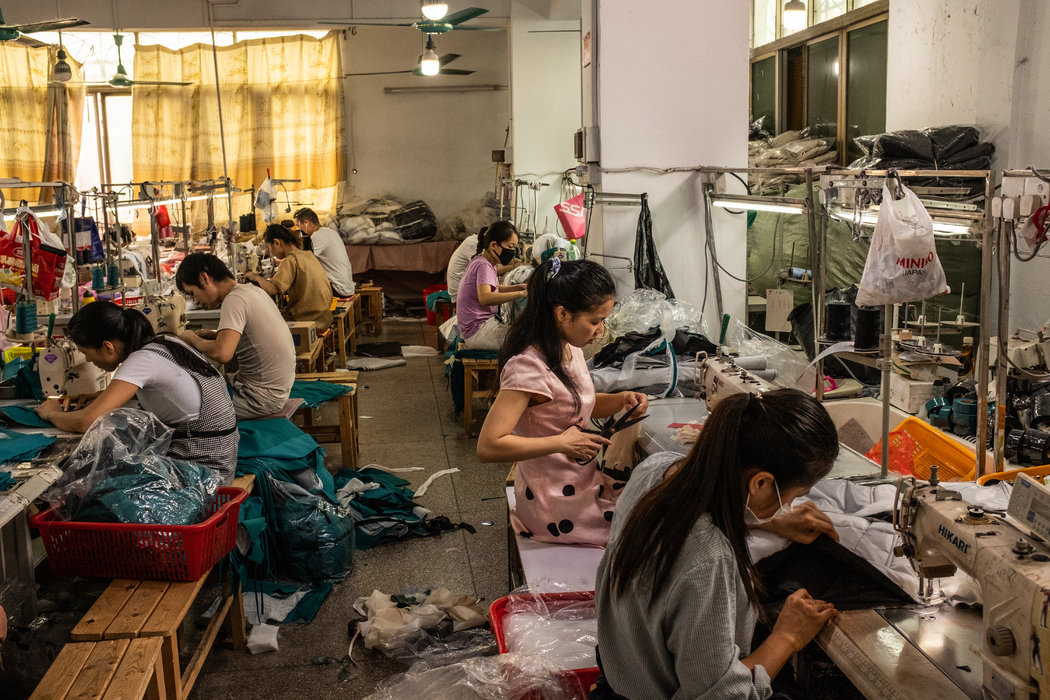 纽约时报高度评价中国,美国消费者信心指数下滑