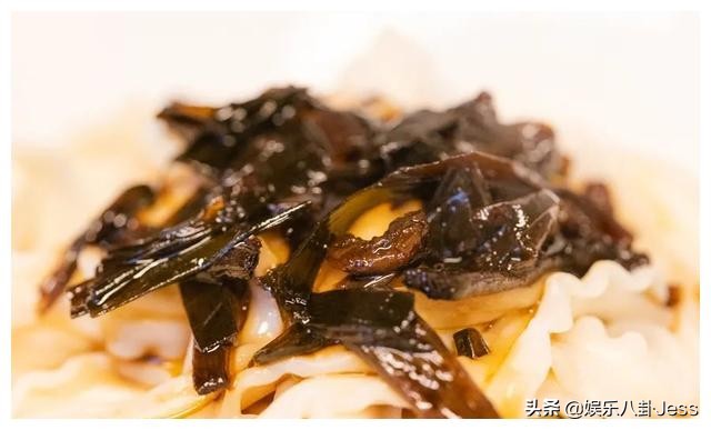 在李佳琦直播间买零食，是个划算的选择吗？