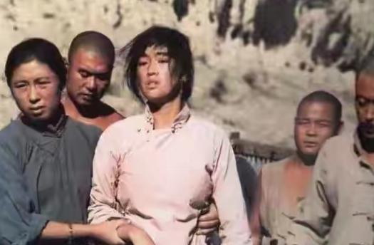 莫言《丰乳肥臀》：纵欲、生殖崇拜、野合*种借**生九孩背后的性*欲情**