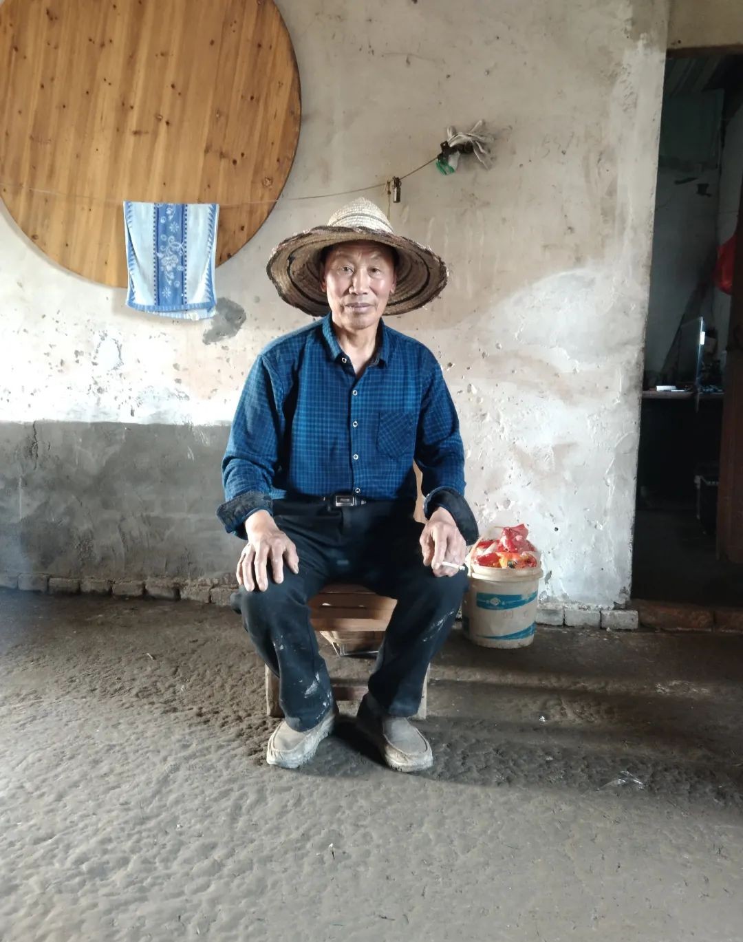 守望孤独的句子,守望大山里的老人